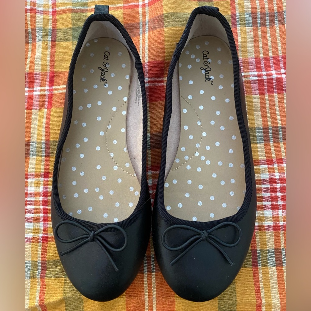 Adorable black flats - Youth size 1